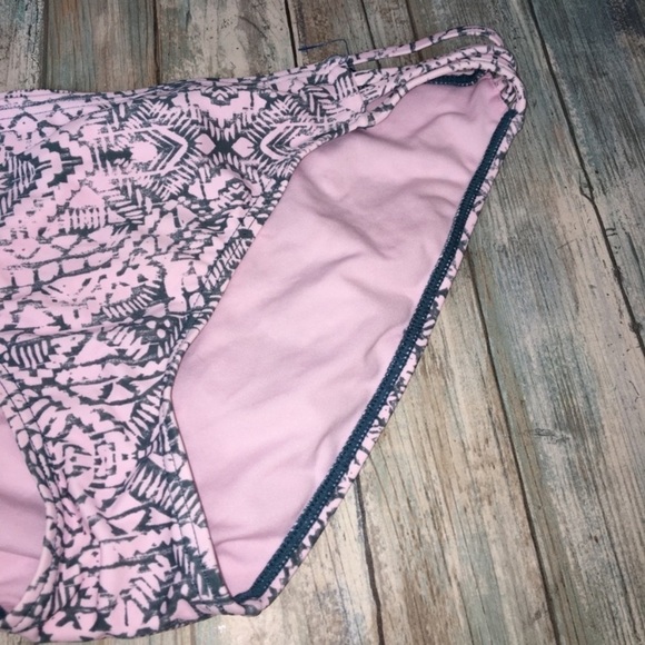 Xhilaration Pink Bikini Bottoms - Picture 2 of 4